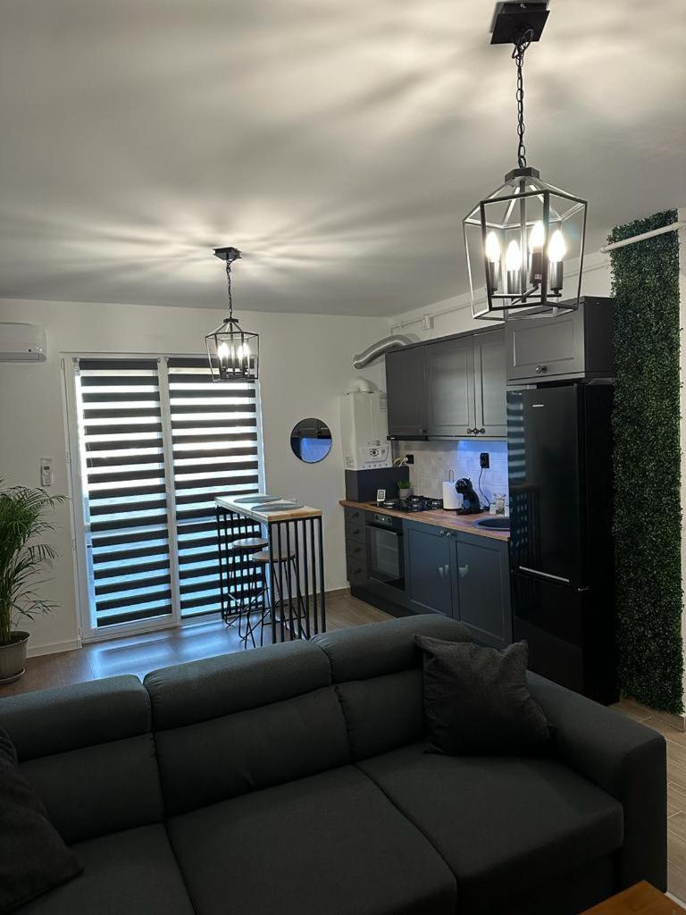 Atractiv Apartaments Chiajna Екстериор снимка
